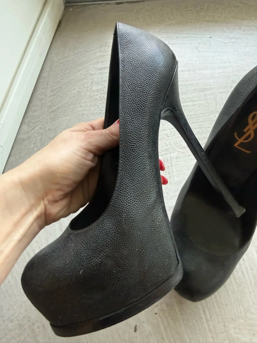 Saint Laurent Black Leather Tribute Pump - Picture 3 of 6